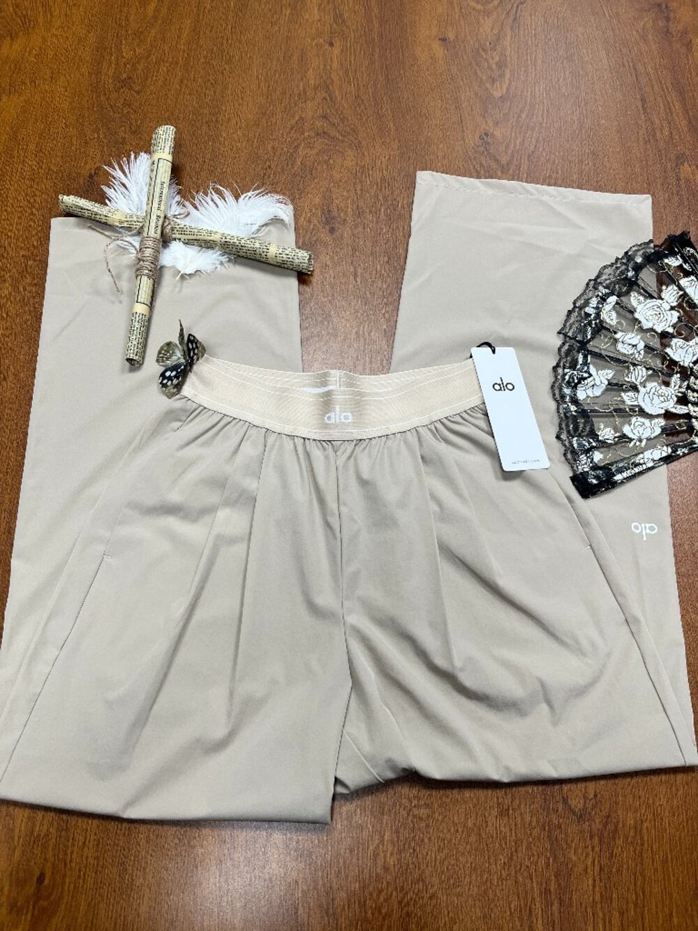 ALO Yoga 🏆 Suit Up Trouser Gravel Color (Regular) Wide Leg Brand New - Picture 3 of 8